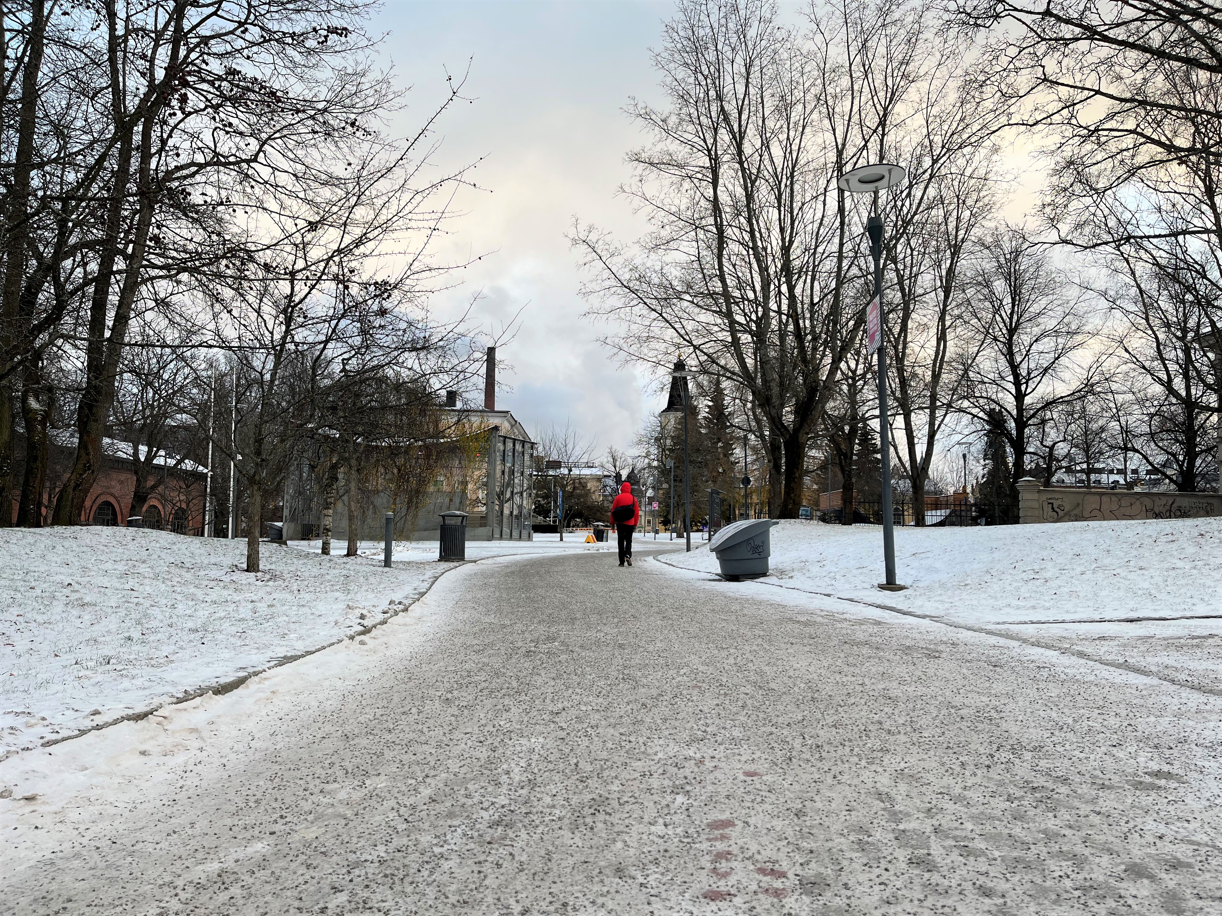 Nopeat sään vaihtelut kasvattavat taloyhtiöiden talvikauden riskejä